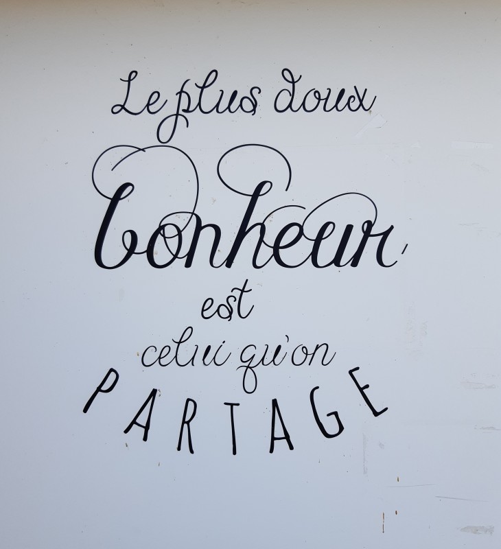 Visite d'une ferme locale familiale pour la découverte de fabrication de fromage de chèvre près de Pont-Audemer 27 dans l'Eure en Normandie